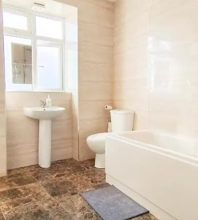 Acacia Flat 189 In Wembley Apartment *