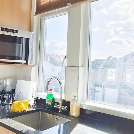 Acacia Flat 189 In Wembley * London