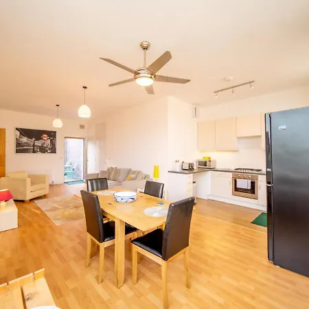 Διαμέρισμα Pass The Keys - Spacious Flat, Royal Docks,