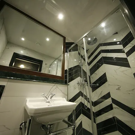 Hotel The Portico 4*