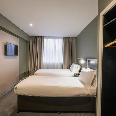 Sleeper At Royal National Otel 4*