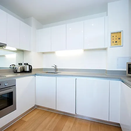 Staycity London Heathrow Apartahotel 4*