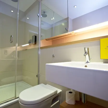 Staycity London Heathrow Apartahotel 4*