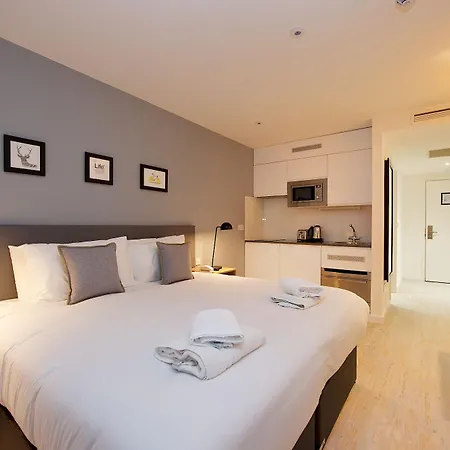 Apartahotel Staycity London Heathrow 4*