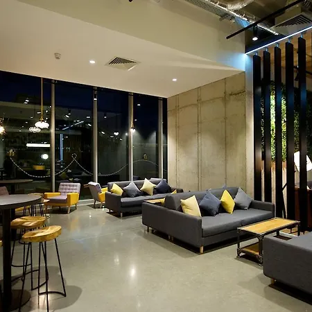 Staycity London Heathrow Apartahotel 4*