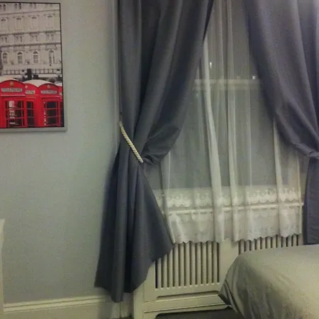 Maranton House Kensington 3*