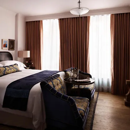 Hotel Nomad