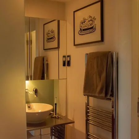 Apartment 2 Bedrooms With Wifi At Greater