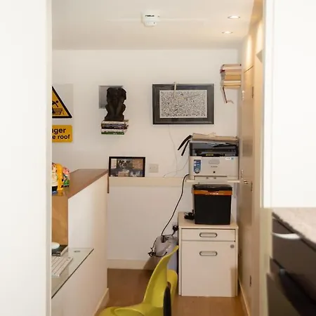 2 Bedrooms With Wifi At Greater * London