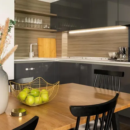 The Aurora's Nest - Lovely 3bdr With Balcony And Study Appartamento