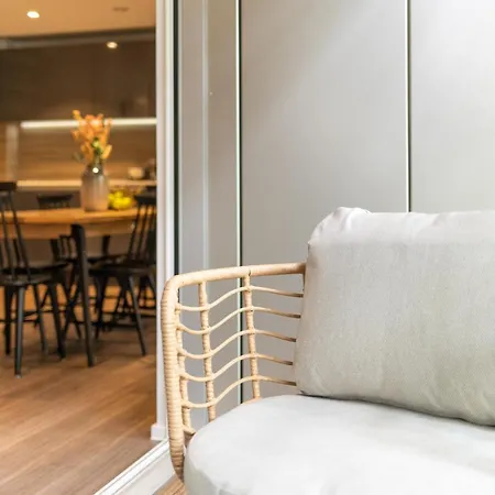 The Aurora's Nest - Lovely 3bdr With Balcony And Study