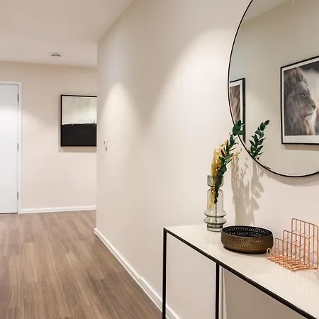 The Aurora's Nest - Lovely 3bdr With Balcony And Study