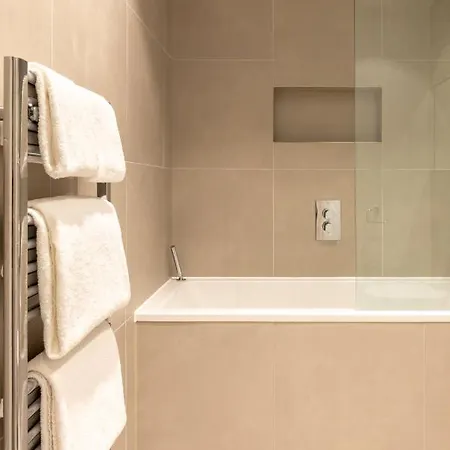 Appartamento The Aurora's Nest - Lovely 3bdr With Balcony And Study *