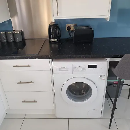 New Self Contained Flat,in Hayes, Free Parking Affittacamere