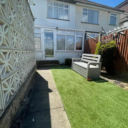 3 Bedroom House In Sutton *