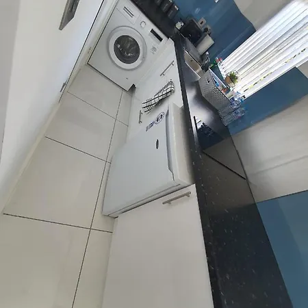 Affittacamere New Self Contained Flat,in Hayes, Free Parking *