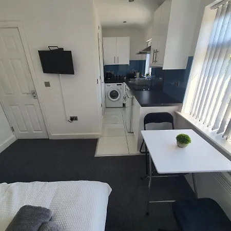 New Self Contained Flat,in Hayes, Free Parking *