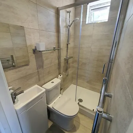 New Self Contained Flat,in Hayes, Free Parking * Northolt (Greater London)