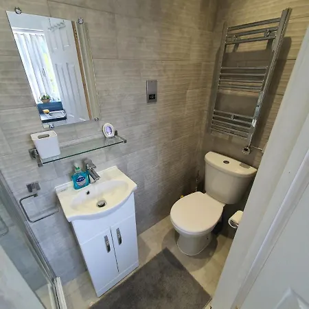 Affittacamere New Self Contained Flat,in Hayes, Free Parking Northolt (Greater London)