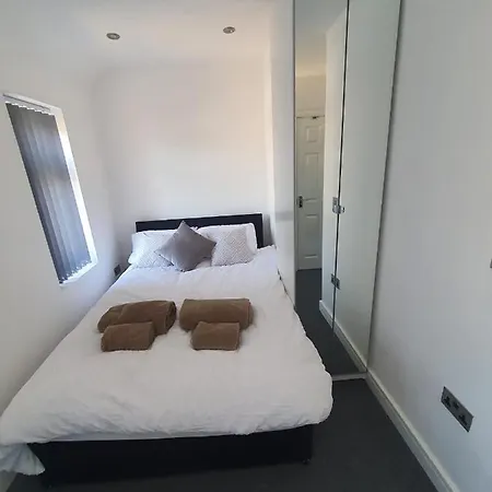 New Self Contained Flat,in Hayes, Free Parking Affittacamere Northolt (Greater London)