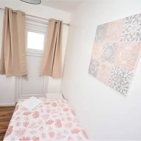 Zone 2 Two Bedroom * London