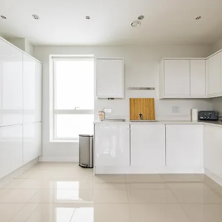 The Limehouse Classic - Endearing 2bdr Flat With Balcony *