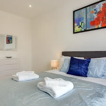 דירה Heathrow One-bedroom הונסלו
