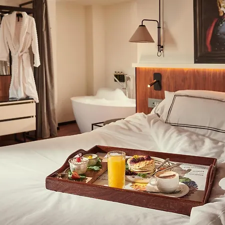 The Level At Melia White House Hotel