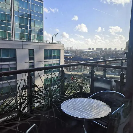 Modern Near The Thames * لندن