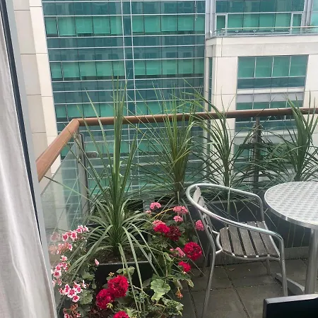 Modern Near The Thames شقة