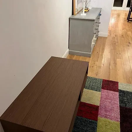Holiday home Chiswick Two Minutes Station London
