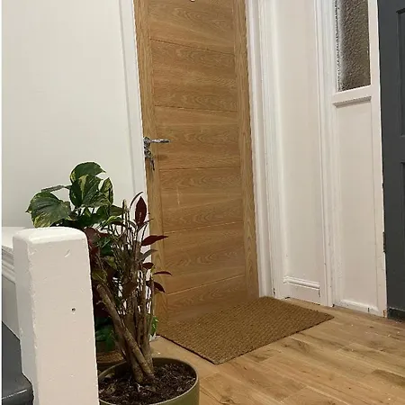 Διαμέρισμα Newly Built Modern Flat At London Gants Hill Station Near Ilford Wanstead