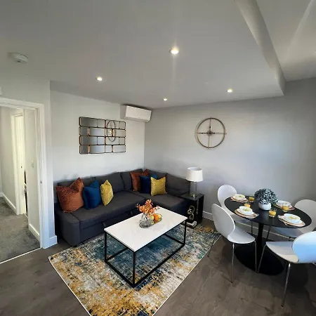 Aisiki Apartments: Pet-friendly With Air Con & Free Wifi * Finchley