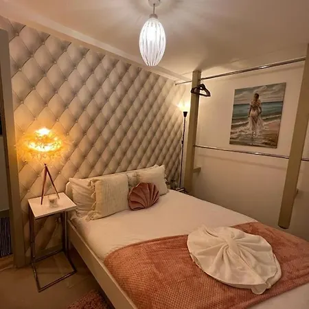 Modern 2 Bedroom Flat Fulham
