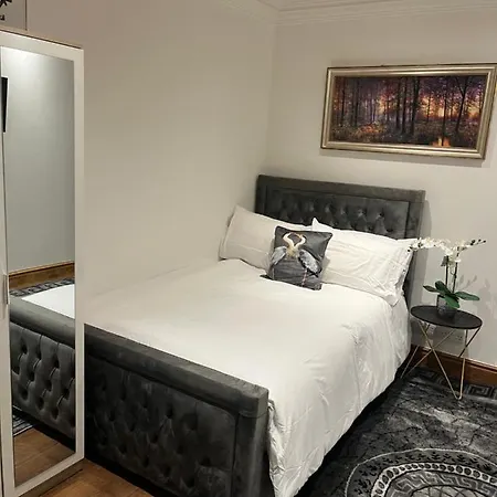 Tj Homes - Entire Place For 5 Guests - London Apartment Ruislip