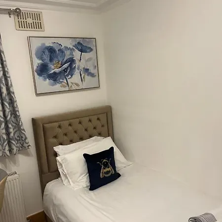 Tj Homes - Entire Place For 5 Guests - London Apartment Ruislip