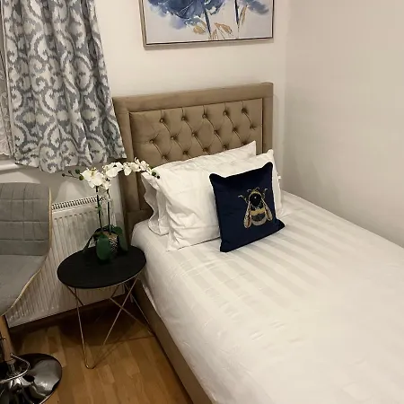 Apartment Tj Homes - Entire Place For 5 Guests - London