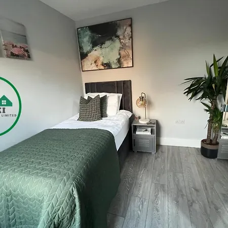 Aisiki Apartments: Pet-friendly With Air Con & Free Wifi * Finchley