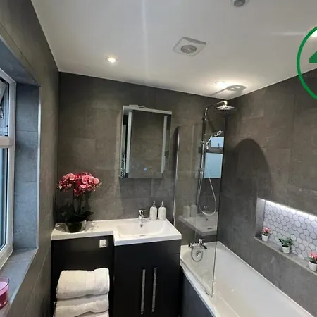 Aisiki Apartments: Pet-friendly With Air Con & Free Wifi *