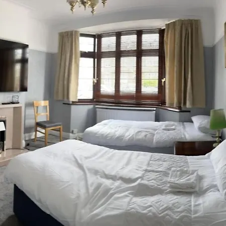 בית נופש Amazing And Romantic O2 Arena 4 Bedrooms House Free Parking לונדון