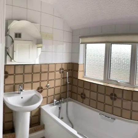 Amazing And Romantic O2 Arena 4 Bedrooms House Free Parking *
