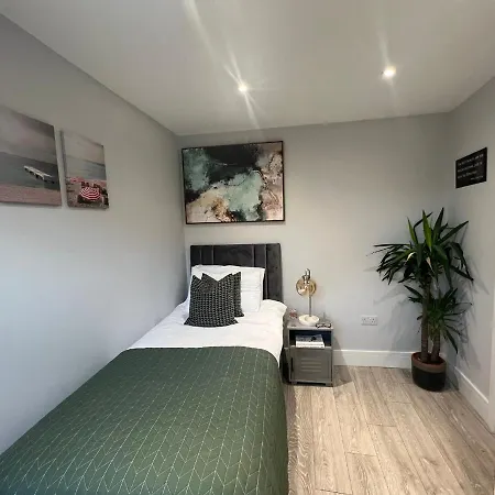 Aisiki Apartments: Pet-friendly With Air Con & Free Wifi * Finchley