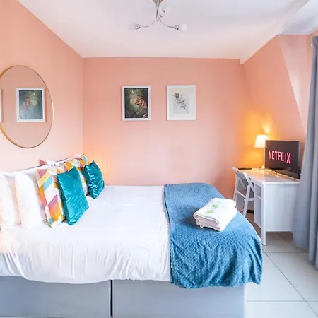 Central Apartment *