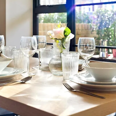 Luxury One Bedroom Greenwich Near Canary Wharf By Underthedoormat Londýn