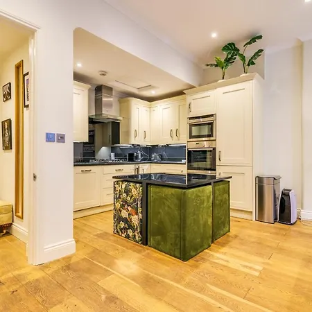 Alfred Hitchcock's Garden Flat Apartment