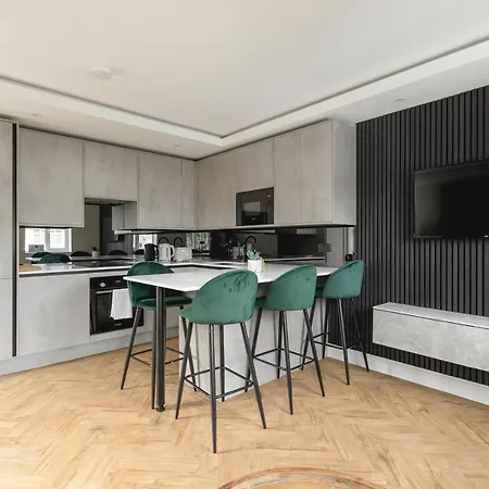Apartment Skyvillion - Cozy Large 4 & 1 Bed In Enfield, Mins To Tube Station, Free Wi-fi