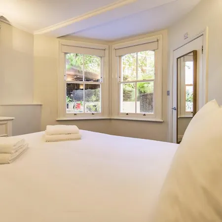 Alfred Hitchcock's Garden Flat Apartment *