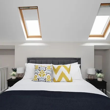 Skyvillion - Cozy Large 4 & 1 Bed In Enfield, Mins To Tube Station, Free Wi-fi