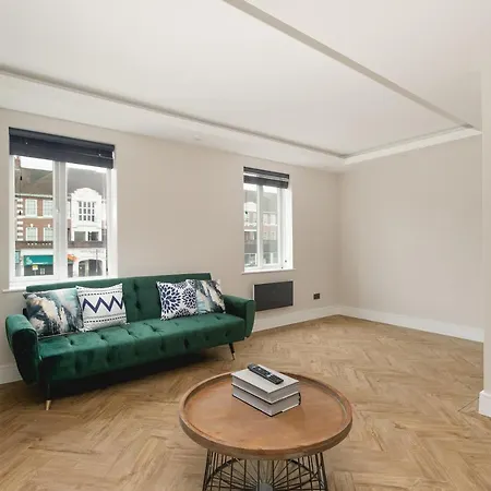 Apartment Skyvillion - Cozy Large 4 & 1 Bed In Enfield, Mins To Tube Station, Free Wi-fi *