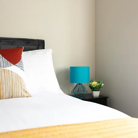 Apartment Skyvillion - Cozy Large 4 & 1 Bed In Enfield, Mins To Tube Station, Free Wi-fi London